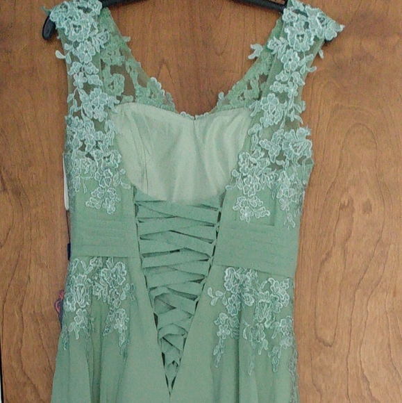 Formal dress - Picture 2 of 2